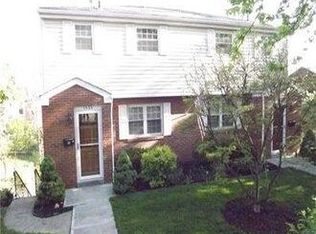 1523 Dunluce Dr, Pittsburgh, PA 15227