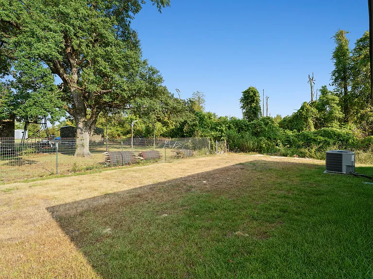 526 Camellia Ave — Photo 21