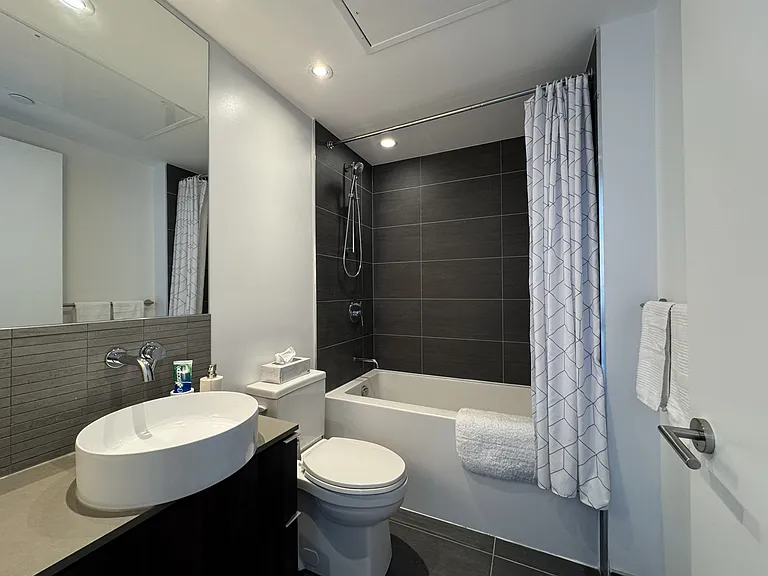161 Roehampton Ave #3902 — Photo 14