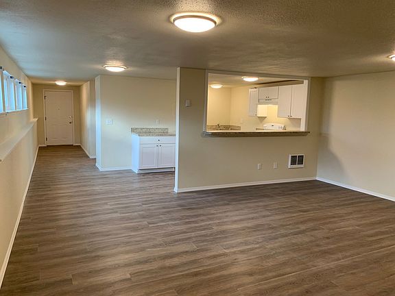 5th image of 202 E Lauridsen Blvd #27