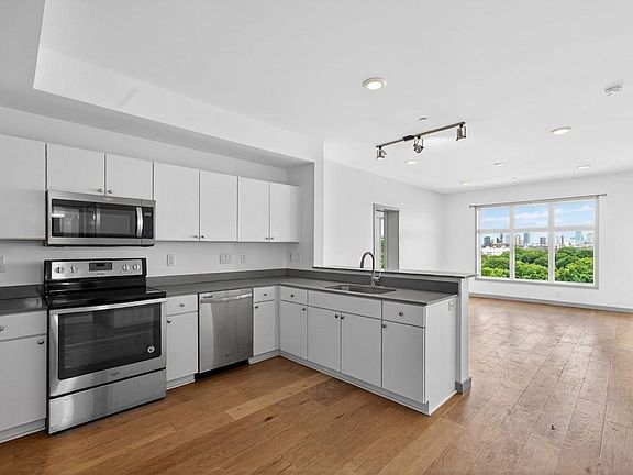 4th image of 400 Herron Dr APT 421