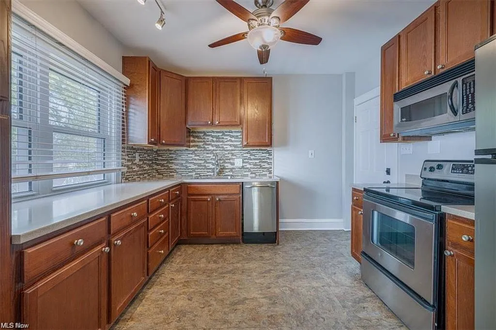 2 bed, 1100 sqft, $1,500 — Photo 2