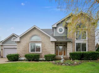 2381 Walden Ln, Arlington Heights, IL 60004
