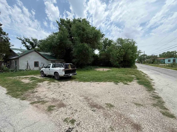 100 Minjares St #1, Del Rio, TX 78840