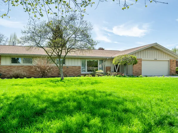 1636 S Bonny Bruce Dr, Stevensville, MI 49127