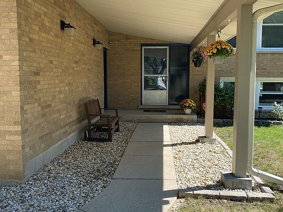 2nd image of 1701 Park Dr