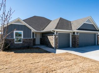 904 SW 15th St, Moore, OK 73160