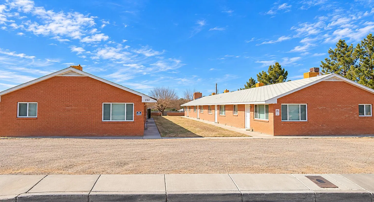 2 bed, 1.0 bath, 800 sqft, $1,425 — Photo 3