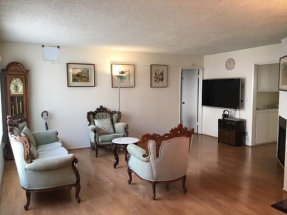 2nd image of 2215 Oak St APT 103