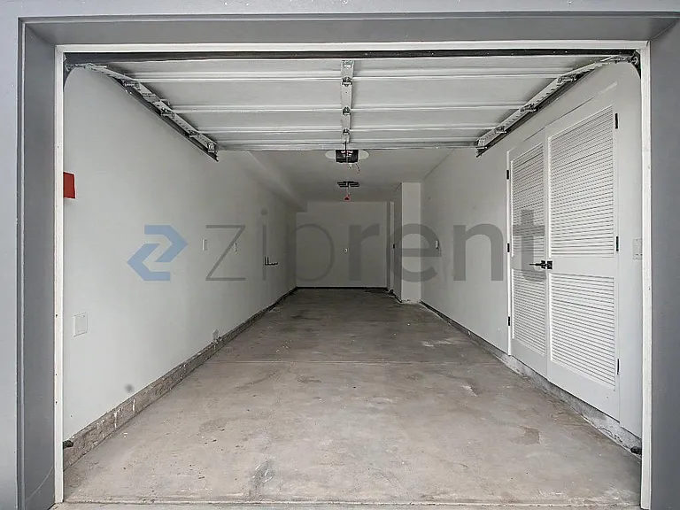 5230 1/2 Tilden Ave — Photo 16