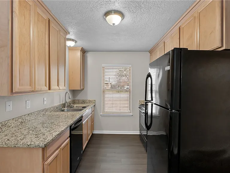 714 San Benito Dr — Photo 10