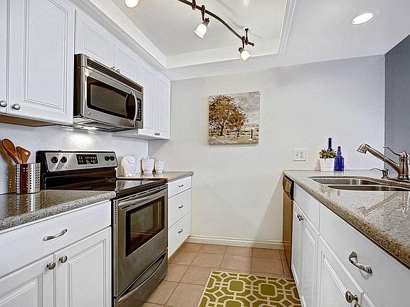 3rd image of 7 Lake Bellevue Dr APT 107