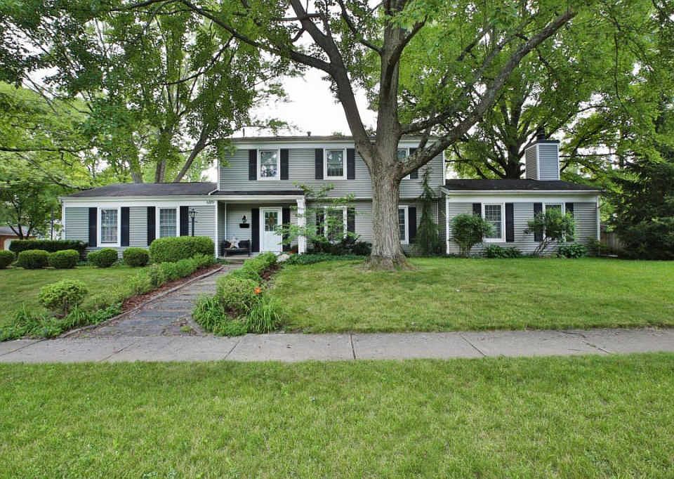 2nd image of 6819 Joslyn Pl