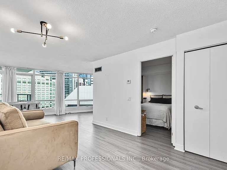 361 Front St W #802 — Photo 11