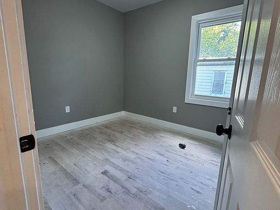 5th image of 435 Badger Ave