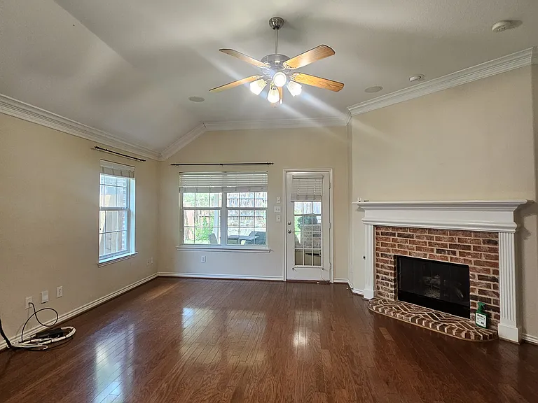 8562 Robertson Dr — Photo 19