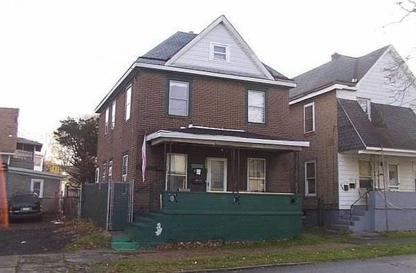 2nd image of 2209 Ash St
