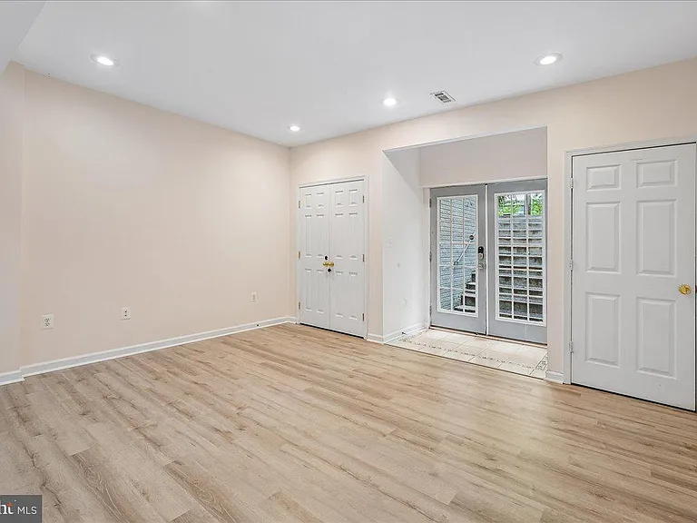905 Royal Elm Ct — Photo 49