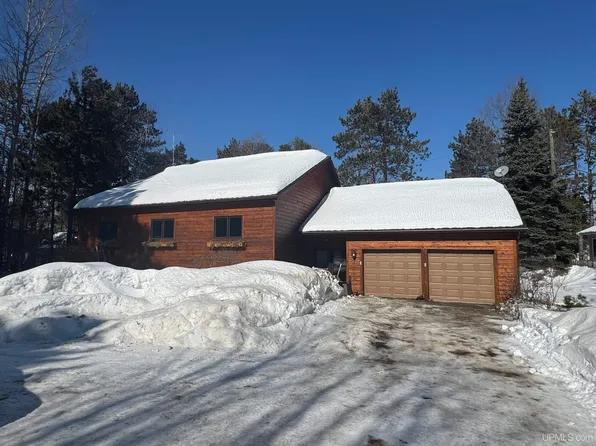 399 Lakewood Ln, Marquette, MI 49855
