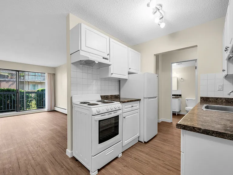 5130 Irving St — Photo 21