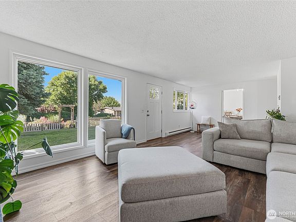 5th image of 809 NE Ella Street
