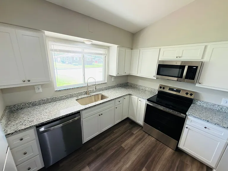 79 Ruth Dr — Photo 8