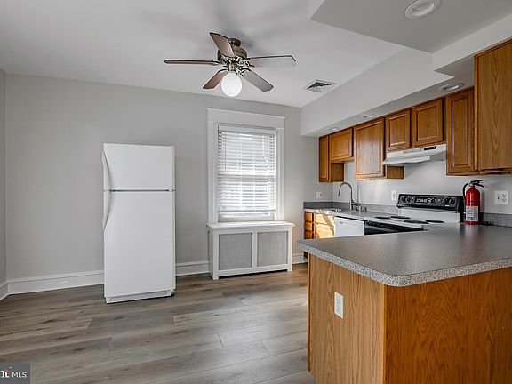 4th image of 1210 W Darby Rd