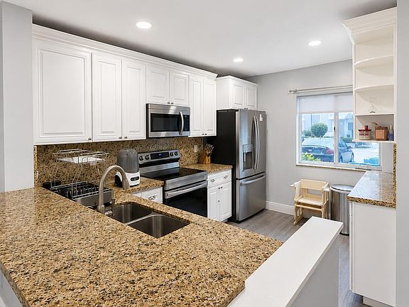 4th image of 754 NW 208TH Drive #754