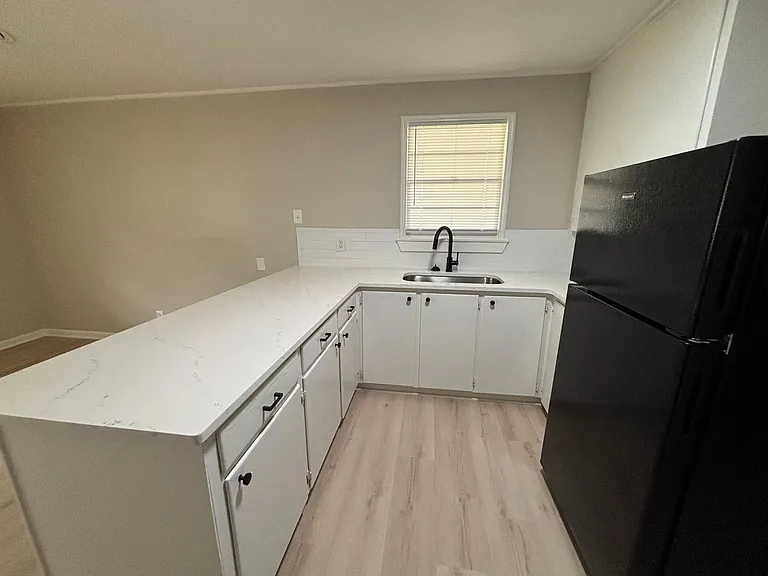 2608 E Cavett Dr — Photo 4
