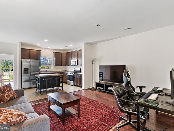 4th image of 105 Wye Oak Dr