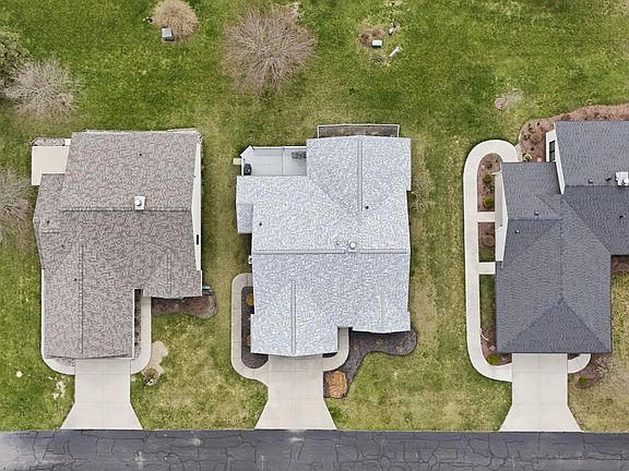 3rd image of 2709 Ridge Valley Dr