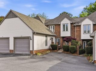 565 Sherwood Hills Dr, Winston Salem, NC 27104