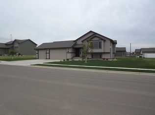 1920 1st Ave E, Dickinson, ND 58601