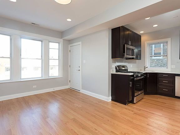 3rd image of 2321 W Fullerton Ave #2