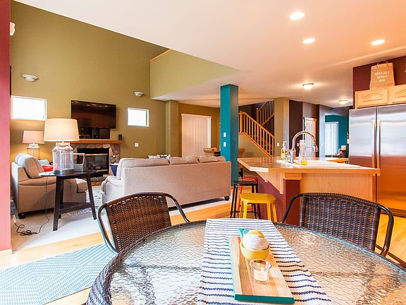 Eat-in kitchen