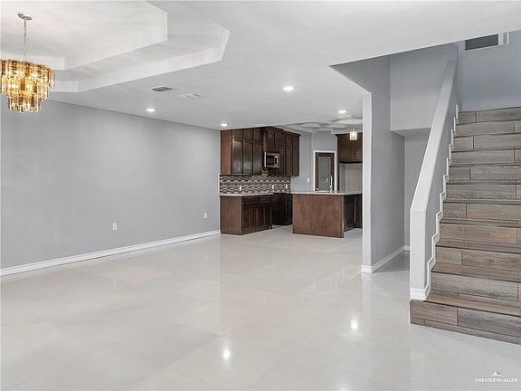 3rd image of 504 Benito St