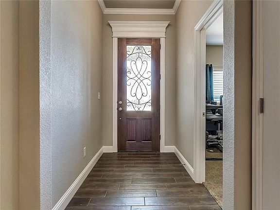 3rd image of 500 Sagebrush Ct