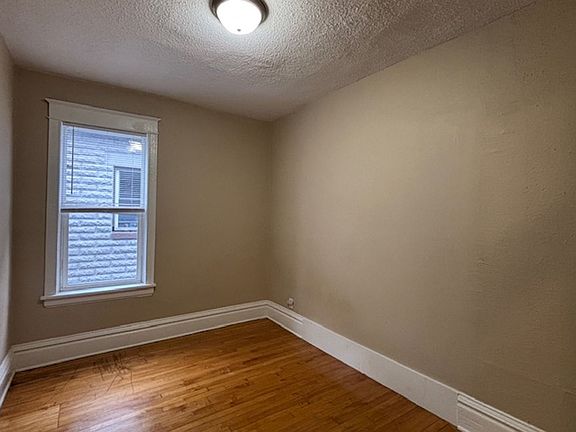 5th image of 511 Minnehaha Ave E APT 3