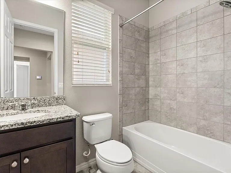 1046 Grand Hilltop Dr — Photo 20