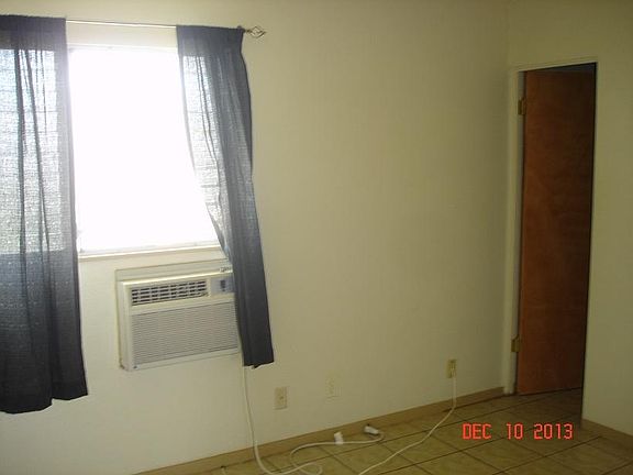 MASTER BEDROOM WITH AC