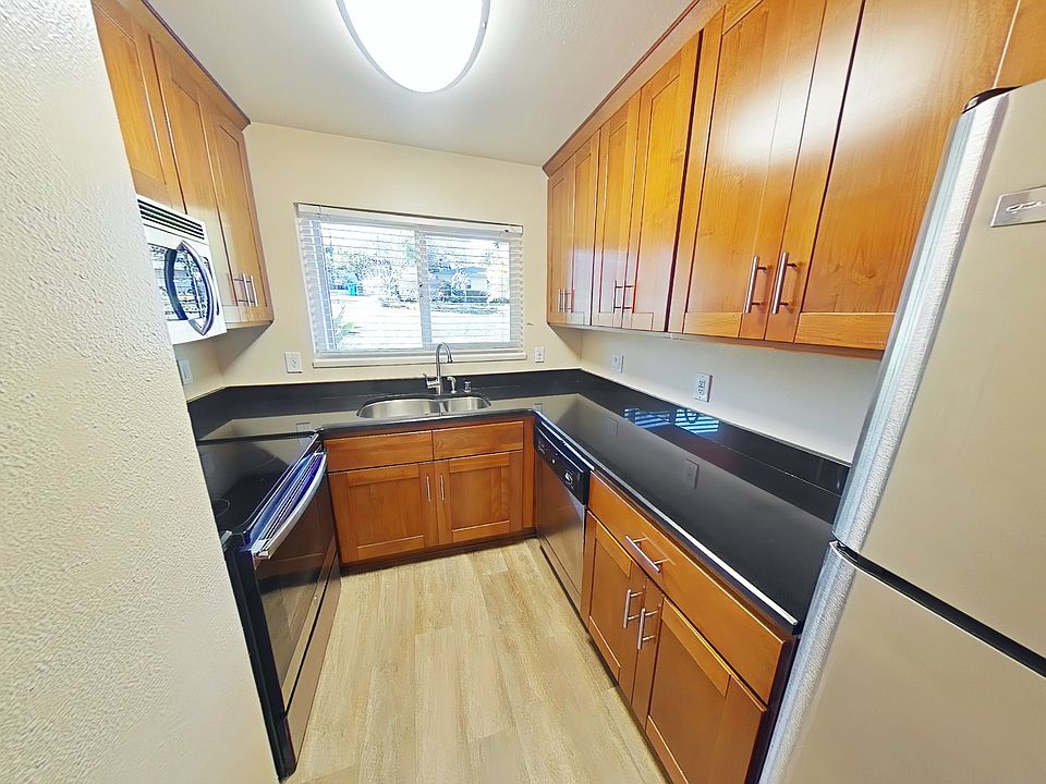 1st image of 2333 Eastridge Ave APT 3