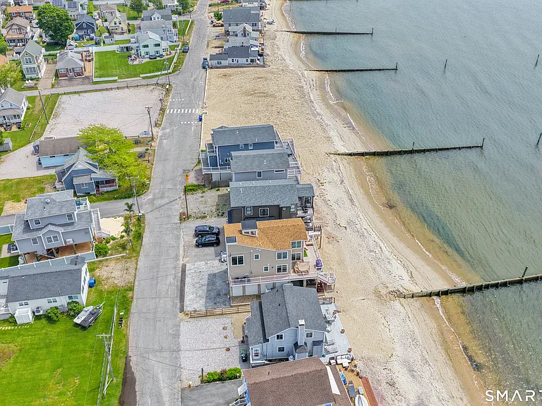 33 Beach Rd W — Photo 30