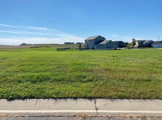 2120 Paradise Rd, Albert Lea, MN 56007