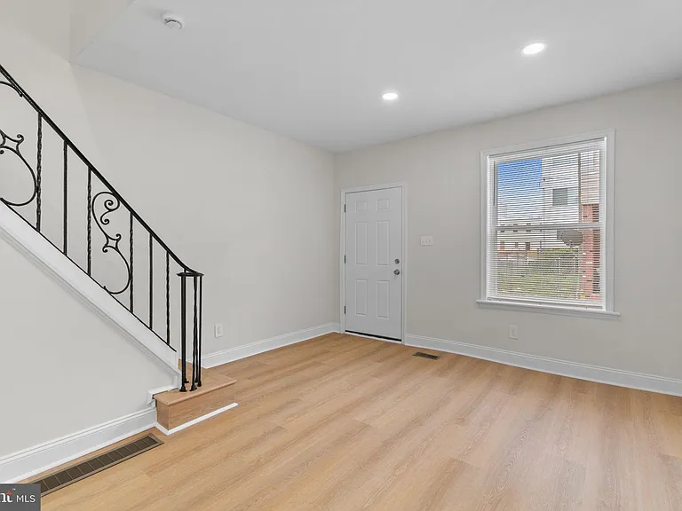 2151 E Stella St — Photo 9
