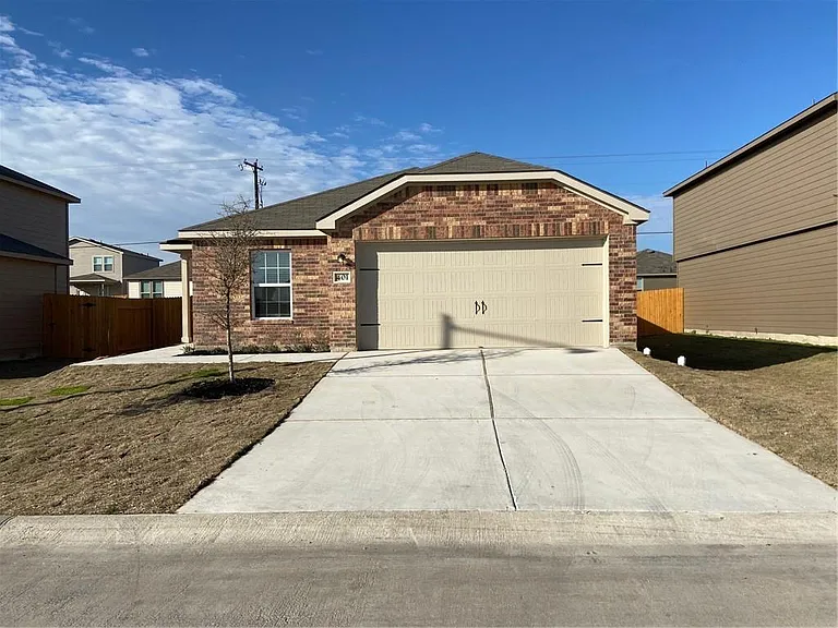 401 Hyacinth Way — Photo 1