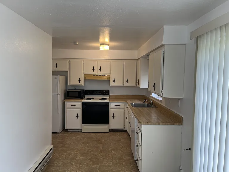 397 Parkchester Dr #2 — Photo 10