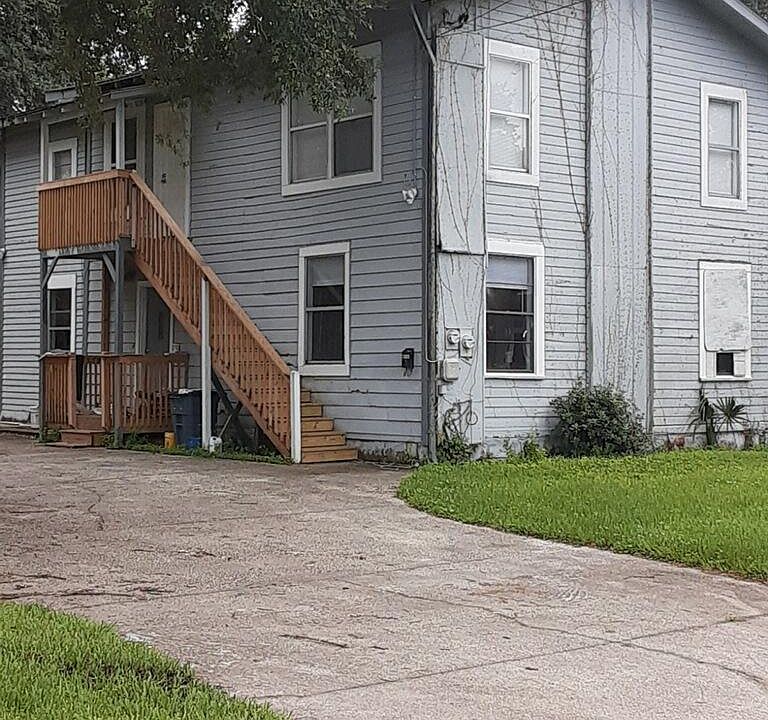 1st image of 2878 College St