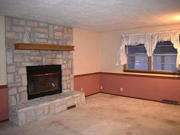 5th image of 2715 S Hiram Ave