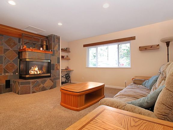 3rd image of 41 E Oak Pl