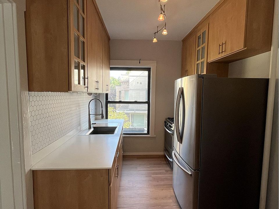 1st image of 617 W Cornelia Ave #2